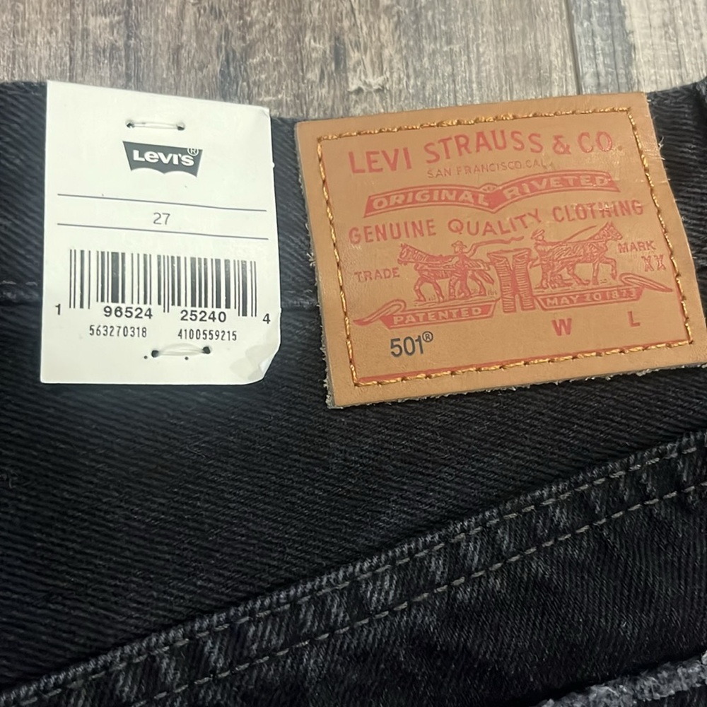 Levi's Black Distressed Jean Shorts Raw Hem - Picture 3 of 3